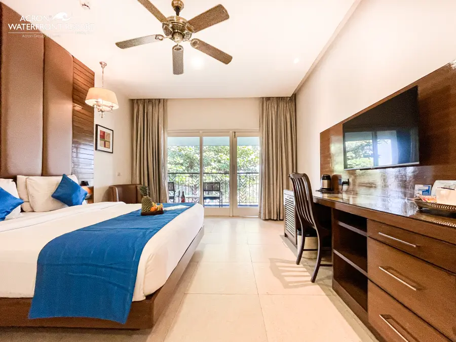 Acron Waterfront Riverside Room